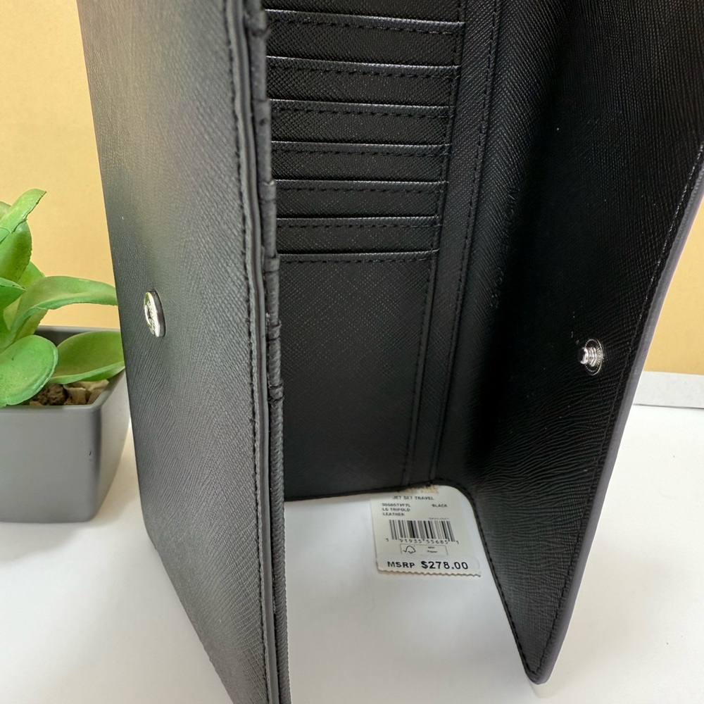 Michael Kors Wallet Trifold - Picture 9 of 9